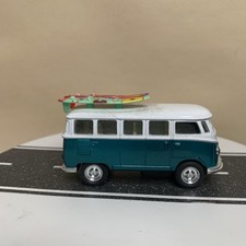 Kinsmart VW Volkswagen Samba Bus Combi White/Green Two-Tone w/Surf Boards 1:64 