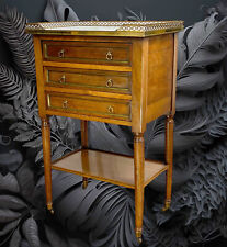 TABLE DE SALON  XVIIIe EN NOYER  ÉPOQUE LOUIS XVI  AVEC DESSUS MARBRE BLANC