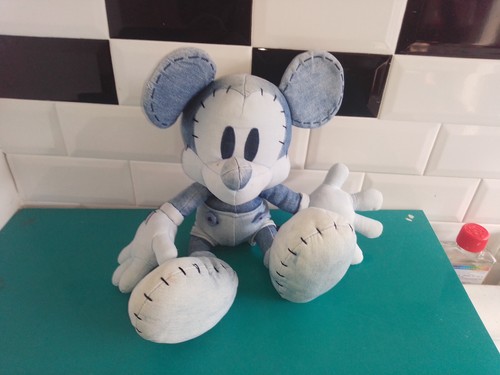 3103243 peluche disneyland - peluche,