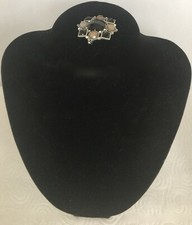 BROCHE CARREE/ FONTE DE VERRE