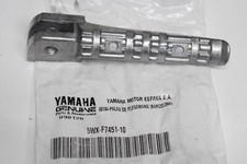 Repose pied avant gauche