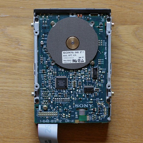 Apple 475 lecteur - •,