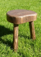 Tabouret tripode en bois
