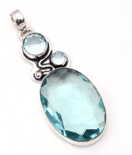 Pendentif bijou fait - , main