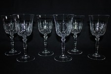 6 verres à vin à pied en