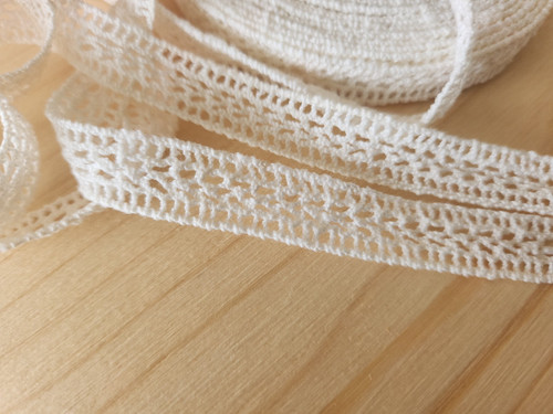 Dentelle ancienne main entres