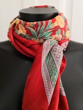 Foulard vintage rouge multicolore en soie moirée à fleurs 83x87cm