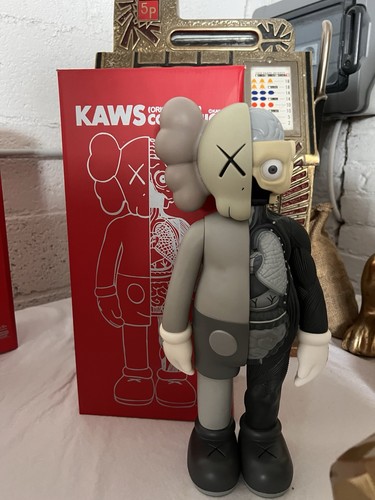 Kaws figurine companion - figurine,