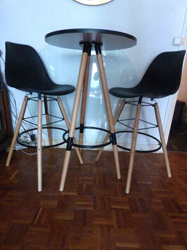 Table bar avec deux - bar,