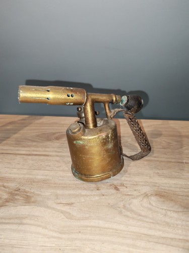 Ancienne lampe souder - à,