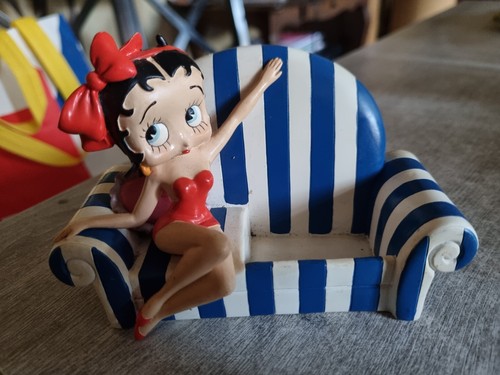 Betty boop sur canapé - boop, canapé,porte