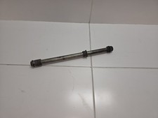 AXE ROUE ARRIERE + ENTRETOISES