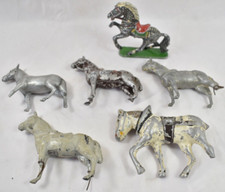 6 ANCIENS CHEVAUX FIGURINES EN