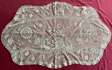Ancien napperon en dentelle et
