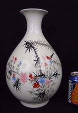 ancien vase en porcelaine de
