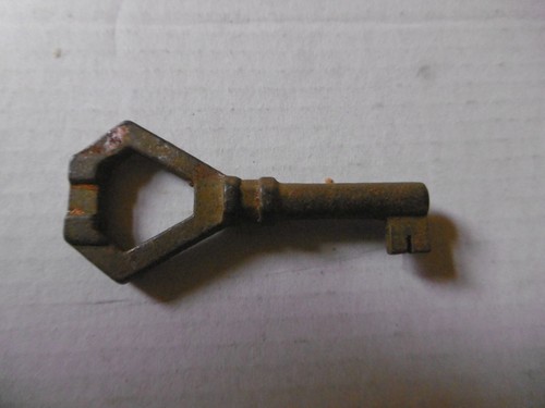 Clé clef ancienne creuse - clef,