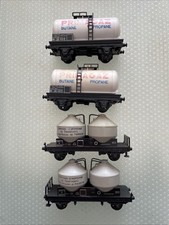 Lot 4 Wagons  Courts Hornby