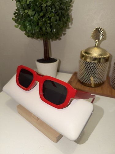 Lunettes soleil rouges - de, –