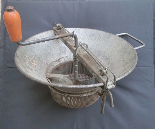 Moulin legumes presse purée - moulin, a