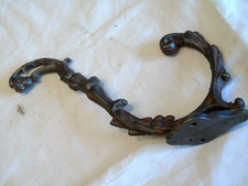 1 patère porte manteau chapeau, ancien, en métal, décor gland.