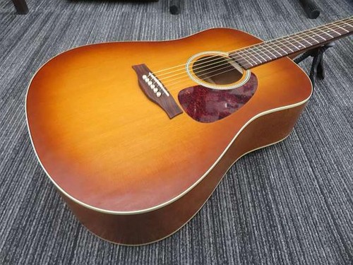 Guitare acoustique rustique