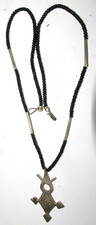 collier ethnique avec CROIX
