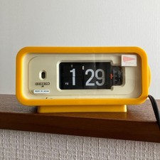 Horloge à bascule SEIKO jaune