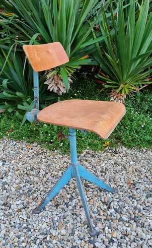 Ancienne chaise industrielle - chaise,