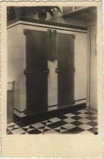 ANTIQUE PHOTO - VINTAGE SNAPSHOT - CURIOSITY HOUSEHOLD ART COOLER FRIDGE FURNITURE