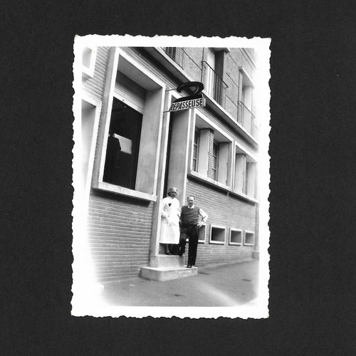 Repasseuse devanture magasin