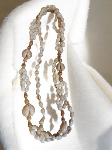 Collier ancien coquillages
