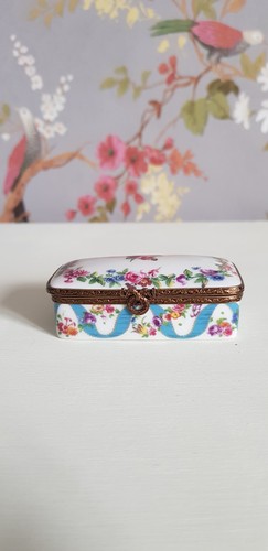 Boite timbres porcelaine - à,
