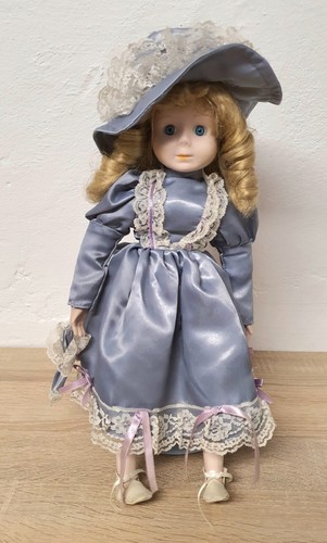 Poupée artiste porcelaine - poupée,