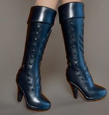 Bottes Noires Poupée Anna