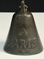 Cloche ancienne en bronze “A Paris” – Clochette vintage avec battant