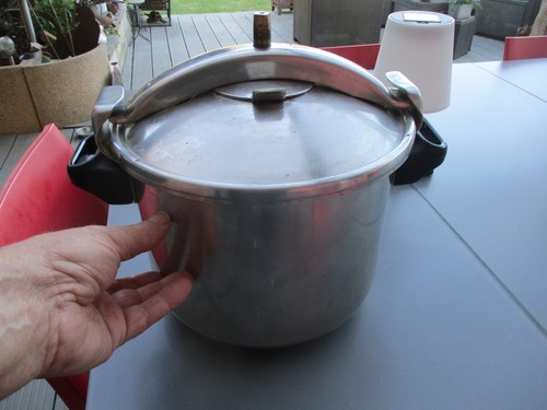 Ancienne cocotte minute seb - ancienne, en
