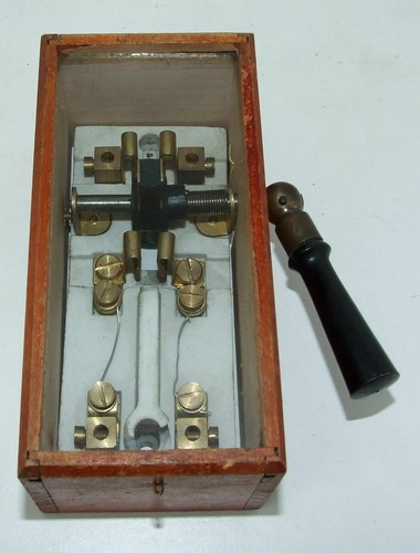Ancien disjoncteur électrique