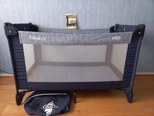 lit parapluie et sur-matelas