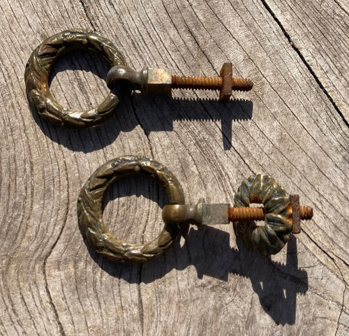 Deux anciennes poignées de - anciennes,