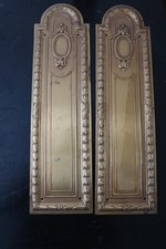 ancienne paire de plaque de propreté de porte en laiton style LOUIS XVI (2)