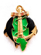 Un insigne militaire  TDM  /