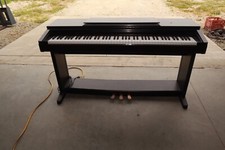 Used Yamaha Clavinova CLP-570 Digital Piano Keyboard SOME DAMAGE