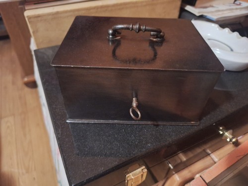 Ancien coffre fort - ,
