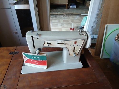 Machine coudre singer 237 - a,
