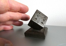 Ancien presse papier métal