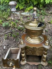 Moulin à café ancien en