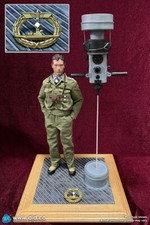 DID E60058 Periscope Diorama Set includes Leica Kamera - German U-Boat WWII -1/6