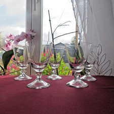 5 verres a vin blanc en