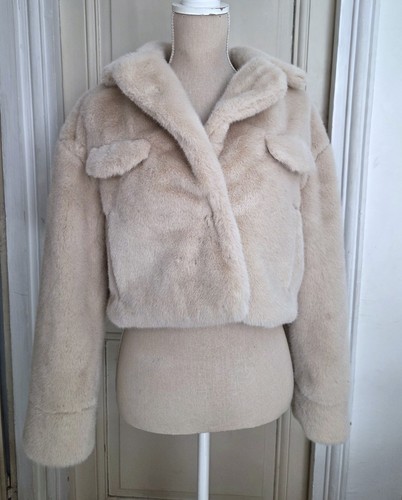 Veste courte en fausse - 🧥,