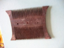 lot de deux peignes antique en bois en bon état de conservation